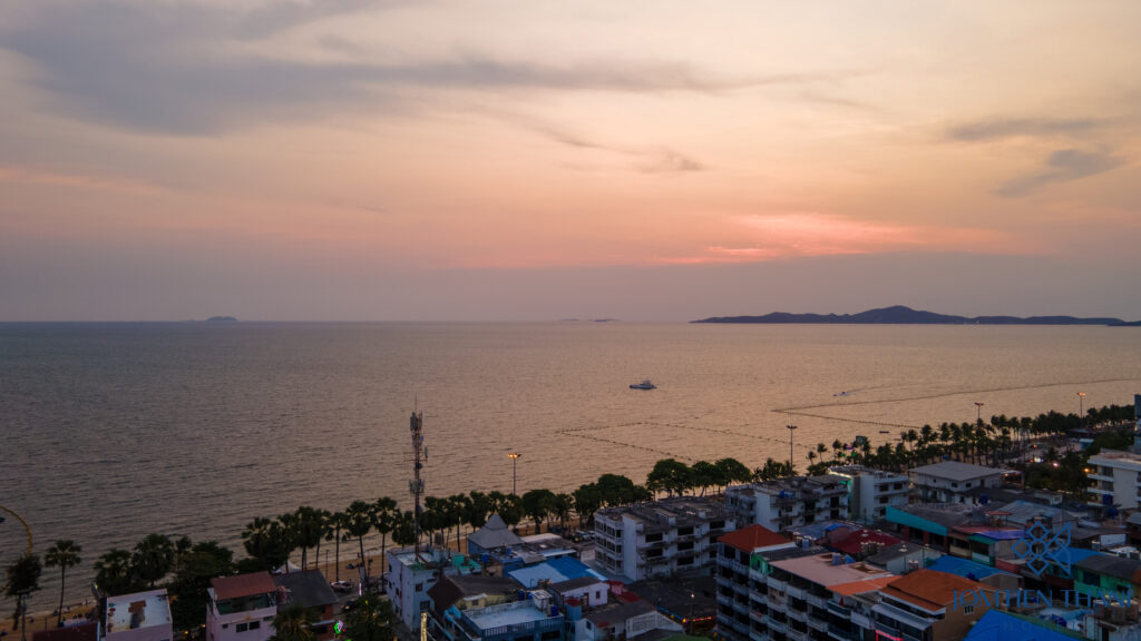 Jomtien Thani Hotel, Chonburi – Official Site : Swimming Pool