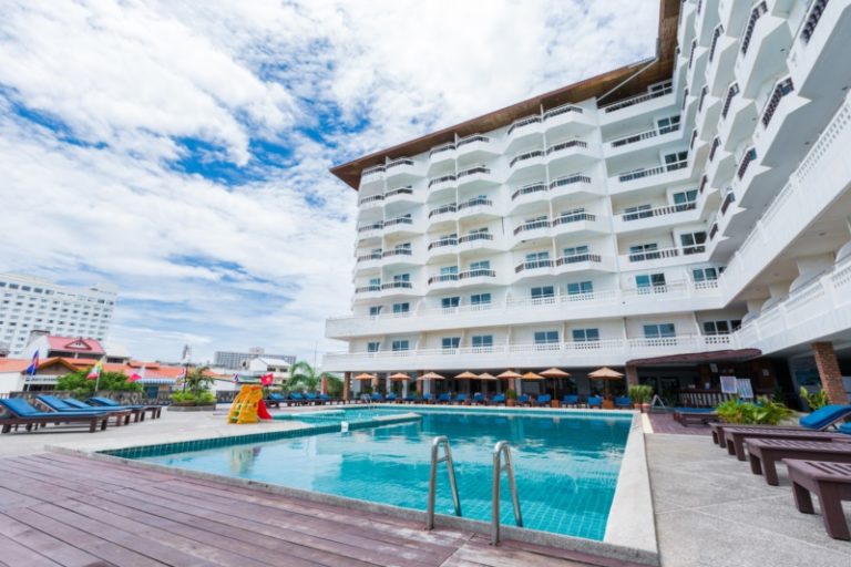 Jomtien Thani Hotel : Swimming Pool